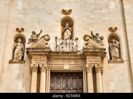 Portale a Chiesa Madre aka Santi Pietro e Paolo Chiesa, 1633, stile barocco, di Galatina, Puglia, Italia Foto Stock