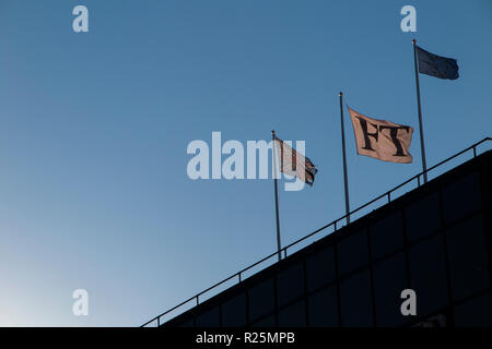 Il Financial Times il quartier generale a piedi di Southwark Bridge di Londra Foto Stock