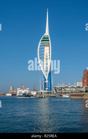 La Spinnaker Tower al Gunwharf Quays, Portsmouth, Regno Unito Foto Stock