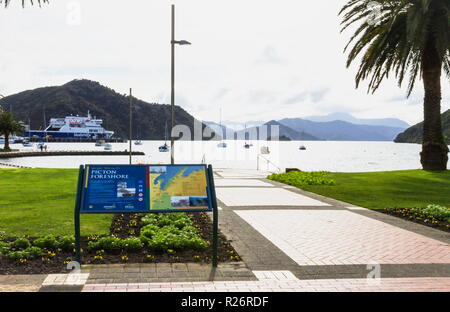 Picton, Nuova Zelanda - 26 agosto 2017: Picton Foreshore situato in corrispondenza della testa del Queen Charlotte Sound in Marlborough Sounds Foto Stock