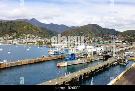 Picton, Nuova Zelanda - 26 agosto 2017: Waitohi Wharf è un generico dito wharf prevalentemente utilizzati dalla roll on-roll off navi e navi da crociera Foto Stock