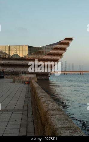 La nuova V&un design museum a Dundee è rigenerato waterfront ha già superato i 100.000 visitatore mark entro 2 mesi di apertura, Dundee Scotland Regno Unito Foto Stock