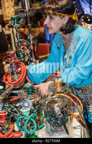 Miami Florida,Our Lady of Lebanon Maronite Catholic Church,Libanian Festival,festival fair,fundraiser,bazaar,donna femminile,patrimonio,tradizione ho Foto Stock