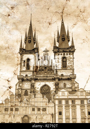 La Chiesa di Tyn in t la Piazza della Città Vecchia di Praga nella Repubblica Ceca. Vintage, grunge, vecchio stile retrò foto. Foto Stock