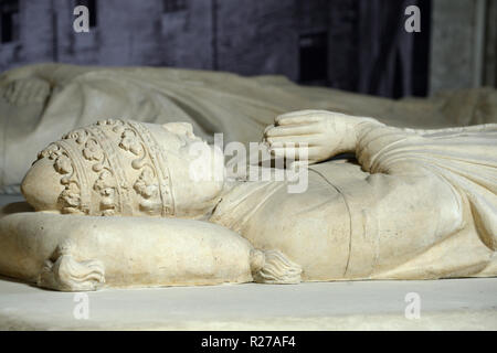 Tomba di Papa Clemente VI (1342-1352) copia in gesso del Papa in preghiera nel Palais des Papes o Palazzo dei Papi di Avignone Provenza Francia Foto Stock