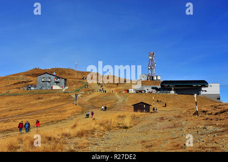 SINAIA, Romania - 10 novembre 2018. Furnica montagna nel Parco Nazionale di Bucegi dei Carpazi con Gondola stazione di carpe, ricorso di Sinaia Foto Stock