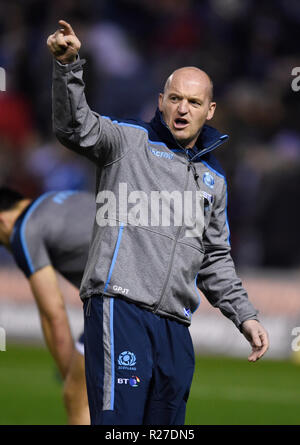 L'allenatore scozzese Gregor Townsend durante il riscaldamento prima della partita autunnale internazionale a BT Murrayfield, Edimburgo. PREMERE ASSOCIAZIONE foto. Data immagine: Sabato 17 novembre 2018. Vedi la storia della PA RUGBYU Scozia. Il credito fotografico dovrebbe essere: Ian Rutherford/PA Wire. Foto Stock