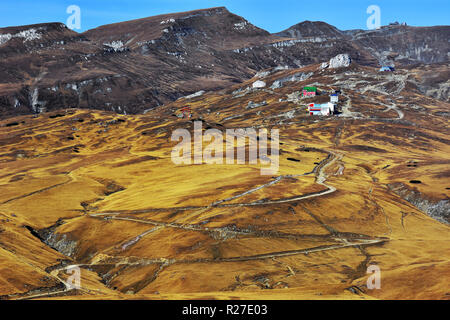 Vista incredibile di Busteni montagne visto da Cota 2000 Sinaia ,Romania Foto Stock