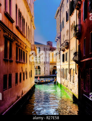 Il giro in Gondola a Venezia Foto Stock