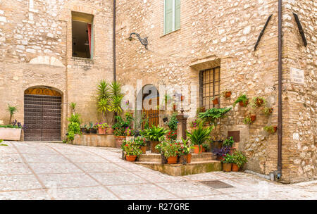 Vista pittoresca a Trevi, antico villaggio nella regione Umbria e dell'Italia. Foto Stock