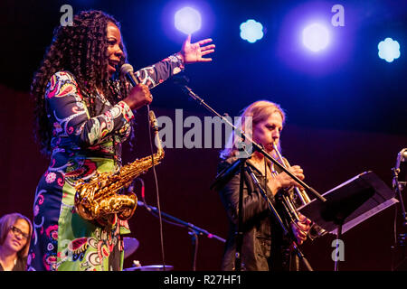 TIA FULLER esegue con INGRID JENSEN presso la 61MONTEREY JAZZ FESTIVAL - Monterey, California Foto Stock