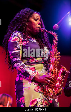 TIA FULLER esegue con INGRID JENSEN presso la 61MONTEREY JAZZ FESTIVAL - Monterey, California Foto Stock