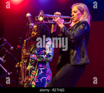 TIA FULLER esegue con INGRID JENSEN presso la 61MONTEREY JAZZ FESTIVAL - Monterey, California Foto Stock