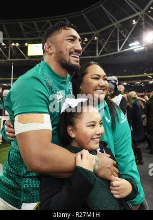 In Irlanda il Bundee Aki festeggia dopo la vittoria sulla Nuova Zelanda nell'autunno partita internazionale all'Aviva Stadium di Dublino. Foto Stock