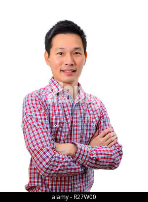 Ritratto di giovane uomo asiatico mantenendo le braccia incrociate Foto Stock