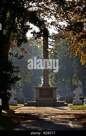 Monumento dei Caduti soldati sovietici nel cimitero centrale di Vienna in Austria Foto Stock