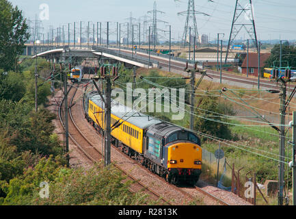 Una classe 37 locomotiva diesel numero 37608 lavora una rete ferrovia treno prova a Hereford. Foto Stock