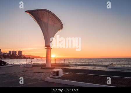 Caleta Abarca spiaggia al tramonto - Vina del Mar, Cile Foto Stock