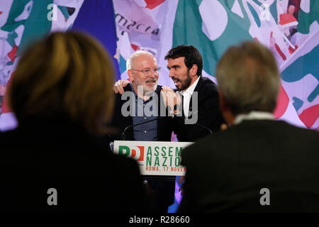 Roma, Italia. 17 novembre 2018. Frans Timmermans e Maurizio Martina Roma 17 novembre 2018. Assemblea Nazionale Italiano Partito Democratico. Foto di Samantha Zucchi Insidefoto Credito: insidefoto srl/Alamy Live News Foto Stock