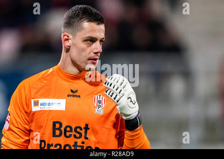 Paesi Bassi, 17 novembre 2018. OSS, Paesi Bassi, 17-11-2018, calcio, Frans Heesen stadium, olandese keuken kampioen divisie, stagione 2018/2019, Top Oss portiere Nick Olij, durante la partita Top Oss - Almere City, Credito: Pro scatti/Alamy Live News Foto Stock