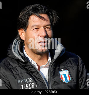 Paesi Bassi, 17 novembre 2018. HAARLEM , 17-11-2018 , Sportpark Spanjaardlaan , olandese , calcio Tweede Divisie , Stagione 2018 / 2019. Excelsior Maassluis coach Dogan Corneille durante il match Kon. HFC vs Excelsior Maassluis Credito: Pro scatti/Alamy Live News Foto Stock