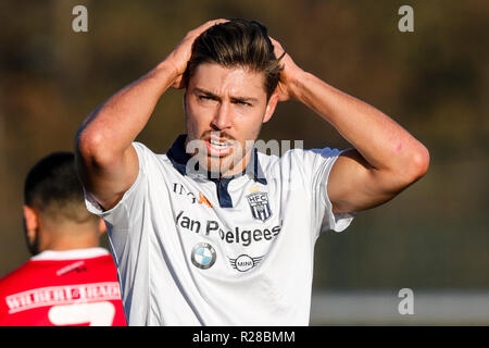 Paesi Bassi, 17 novembre 2018. HAARLEM , 17-11-2018 , Sportpark Spanjaardlaan , olandese , calcio Tweede Divisie , Stagione 2018 / 2019. Kon. HFC player Oscar Wilffert durante il match Kon. HFC vs Excelsior Maassluis Credito: Pro scatti/Alamy Live News Foto Stock