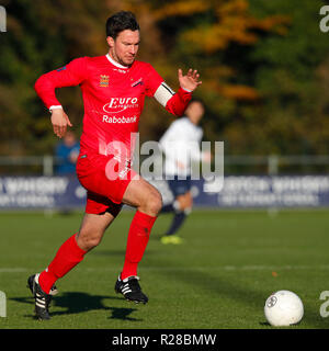 Paesi Bassi, 17 novembre 2018. HAARLEM , 17-11-2018 , Sportpark Spanjaardlaan , olandese , calcio Tweede Divisie , Stagione 2018 / 2019. Excelsior Maassluis player Daan Smith durante la partita Kon. HFC vs Excelsior Maassluis Credito: Pro scatti/Alamy Live News Foto Stock