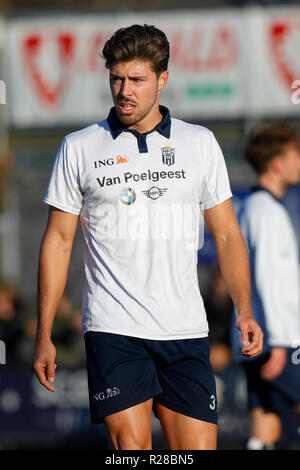 Paesi Bassi, 17 novembre 2018. HAARLEM , 17-11-2018 , Sportpark Spanjaardlaan , olandese , calcio Tweede Divisie , Stagione 2018 / 2019. Kon. HFC player Oscar Wilffert durante il match Kon. HFC vs Excelsior Maassluis Credito: Pro scatti/Alamy Live News Foto Stock