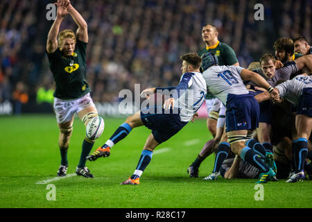 Lo stadio di Murrayfield, Edinburgh, Regno Unito. 17 Nov, 2018. Rugby Union, Autunno International Series, Scozia contro il Sud Africa; Ali Prezzo di Scozia cancella il credito a sfera: Azione Plus sport/Alamy Live News Foto Stock