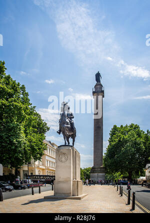 Il Duca di York colonna con la statua del re Edward VII a cavallo in Pall Mall, Londra, Regno Unito il 6 Luglio 2017 Foto Stock