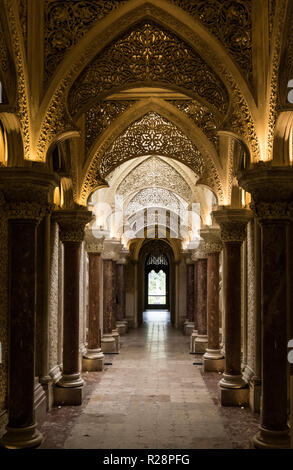 Receding archi presso Montserrate Palace, Sintra, Portogallo Foto Stock