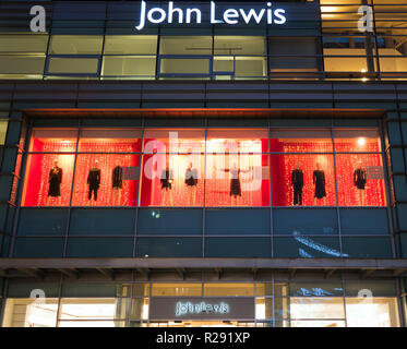 John Lewis department store in Liverpool ONE illuminata di notte. 2018 Foto Stock