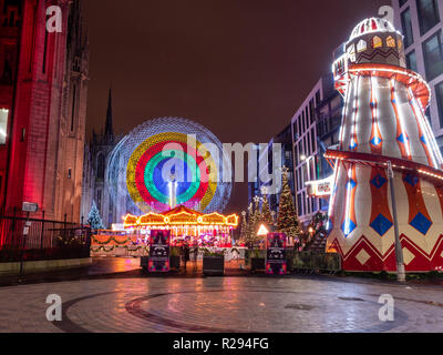 Mercatino di Natale di Aberdeen con un filatura ruota di Parigi. Foto Stock