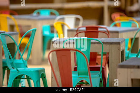 Vuoto Ristorante Terrazza all'aperto in colori fantasia Foto Stock