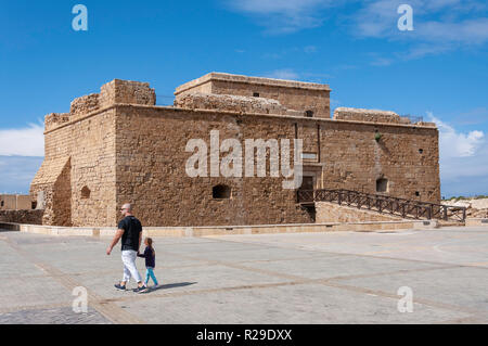 Il castello medievale di Paphos, porto di Pafo e Paphos (Paphos), Pafos District, la Repubblica di Cipro Foto Stock