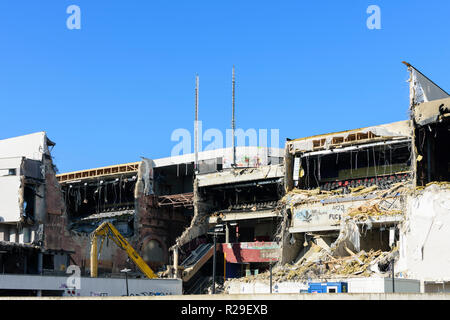 Wien, Vienna: non è più necessario il cinema in demolizione in 22. Donaustadt, Wien, Austria Foto Stock