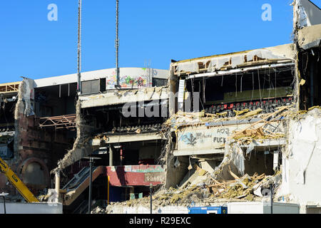 Wien, Vienna: non è più necessario il cinema in demolizione in 22. Donaustadt, Wien, Austria Foto Stock