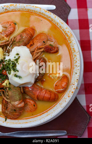 "Chupe de camarones', un tradizionale piatto di gamberoni dalla città di Arequipa, Perù Foto Stock