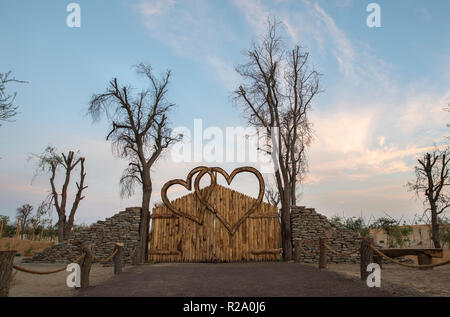 Porte in legno Al Qusra amore laghi a Dubai Foto Stock