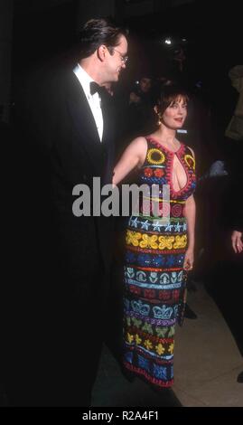 BEVERLY HILLS, CA - gennaio 23: Attore Tim Robbins e attrice Susan Sarandon frequentare il cinquantesimo Annuale di Golden Globe Awards il 23 gennaio 1993 presso il Beverly Hilton Hotel di Beverly Hills, la California. Foto di Barry re/Alamy Stock Photo Foto Stock