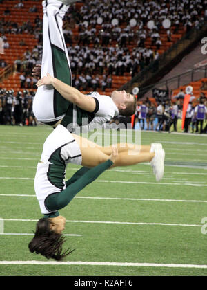 Novembre 17, 2018 - Hawaii cheerleaders eseguire durante un gioco tra le Hawaii Rainbow Warriors e la UNLV ribelli a Aloha Stadium di Honolulu, HI - Michael Sullivan/CSM Foto Stock