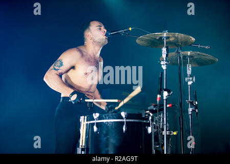 Manchester, Regno Unito. 17 novembre 2018. Isaac Hoffman e Laurie Vincent di schiavi eseguire al Manchester Academy sul loro tour del Regno Unito, Manchester 17/11/2018 Credit: Gary Mather/Alamy Live News Foto Stock