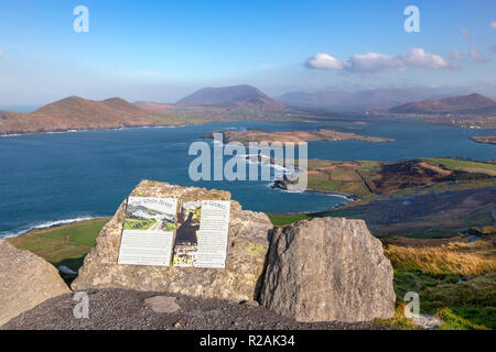 Valentia Island da Geokaun Mountain Contea di Kerry, Irlanda Foto Stock