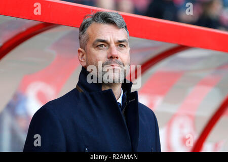Zwolle, Paesi Bassi. Xviii Nov, 2018. Dutch Keuken Kampioen Divisie, FC Twente coach Marino Pusic durante la partita FC Twente - andare avanti aquile. Credito: Pro scatti/Alamy Live News Foto Stock