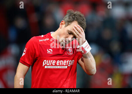 Zwolle, Paesi Bassi. Xviii Nov, 2018. Dutch Keuken Kampioen Divisie, FC Twente player Wout Brama deluso durante la partita FC Twente - andare avanti aquile. Credito: Pro scatti/Alamy Live News Foto Stock