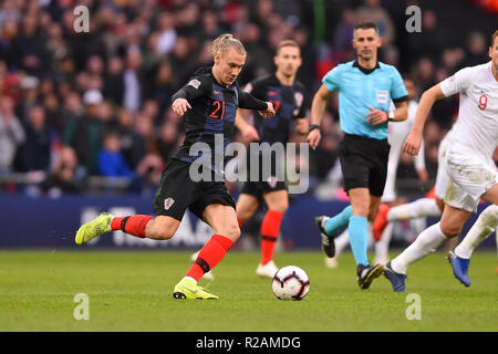 Londra, Regno Unito. Il 18 novembre 2018. Croazia defender Domagoj Vida (21) durante la UEFA Nazioni League match tra Inghilterra e Croazia allo Stadio di Wembley, Londra domenica 18 novembre 2018. (©MI News & Sport Ltd | Alamy Live News) Foto Stock