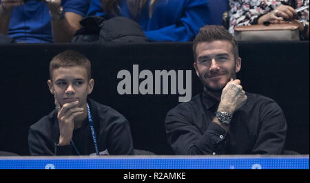 Londra, Regno Unito. Il 18 novembre 2018. Londra, Regno Unito. Il 18 novembre 2018. David e Romeo Beckham durante il Nitto ATP Finals London 2018 all'O2, Londra, Inghilterra il 18 novembre 2018. Foto di Andy Rowland. Credito: Andrew Rowland/Alamy Live News Credito: Andrew Rowland/Alamy Live News Foto Stock