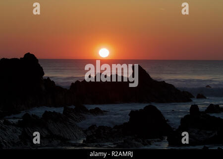 Cornwall, Regno Unito. 18 Nov 2018. ,Glorioso tramonto su Bude in Cornovaglia dopo una gloriosa soleggiato ma fredda giornata. Credito: Keith Larby/Alamy Live News Foto Stock