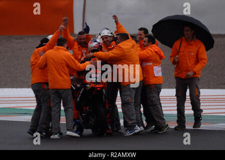 Valencia, Spagna. Il 18 novembre 2018. Valencia, Spagna. Il 18 novembre 2018. Può Oncu (61) della Turchia e Red Bull KTM Ajo durante la gara del Gran Premio Motul de la Comunitat Valenciana del Campionato del Mondo di MotoGP sul circuito Ricardo Tormo di Valencia, in Spagna il 18 Nov 2018 Credit: CORDON PREMERE/Alamy Live News Credito: CORDON PREMERE/Alamy Live News Foto Stock