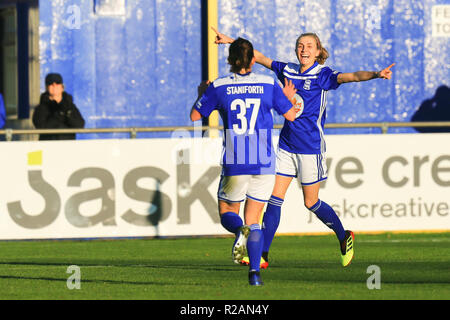 Birmingham, Regno Unito. 18 Novembre, 2018. Emma Follis festeggia conquistando il secondo obiettivo di mettere Birmingham 2-0. BCFC donne 3 - 0 West Ham donne Pietro Lopeman/Alamy Live News Foto Stock